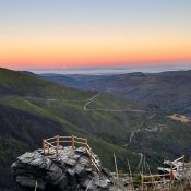 Mirador del Courel con luna llena y valle iluminado